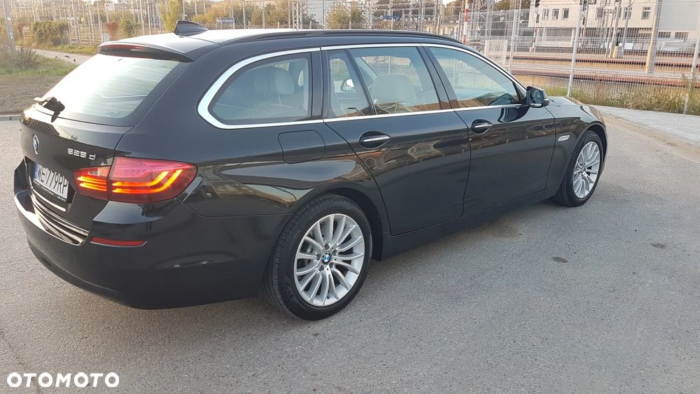 BMW Seria 5 525d xDrive - 11