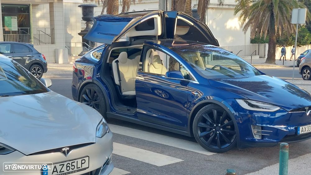Tesla Model X - 2