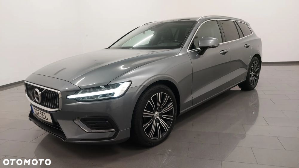Volvo V60 D4 R-Design - 1