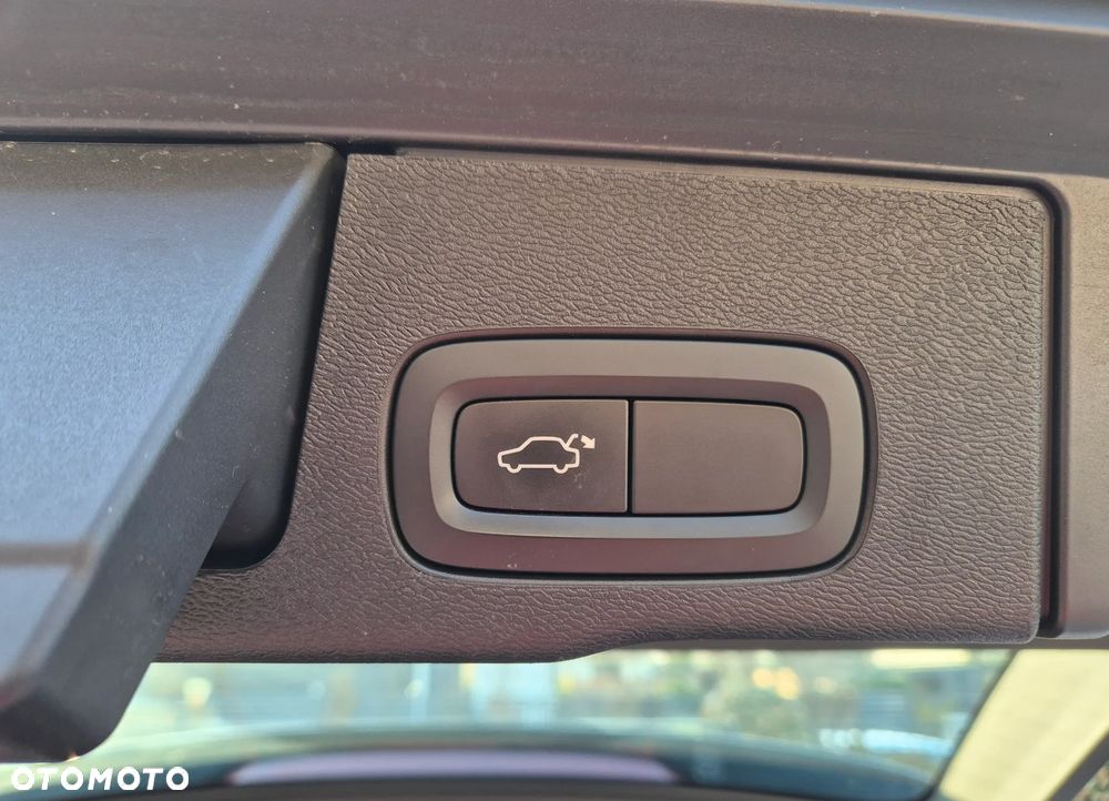 Volvo XC 60 D4 Momentum - 19