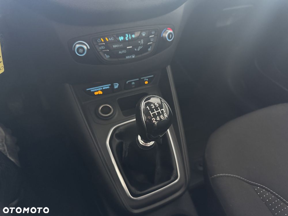 Ford Transit Courier - 29