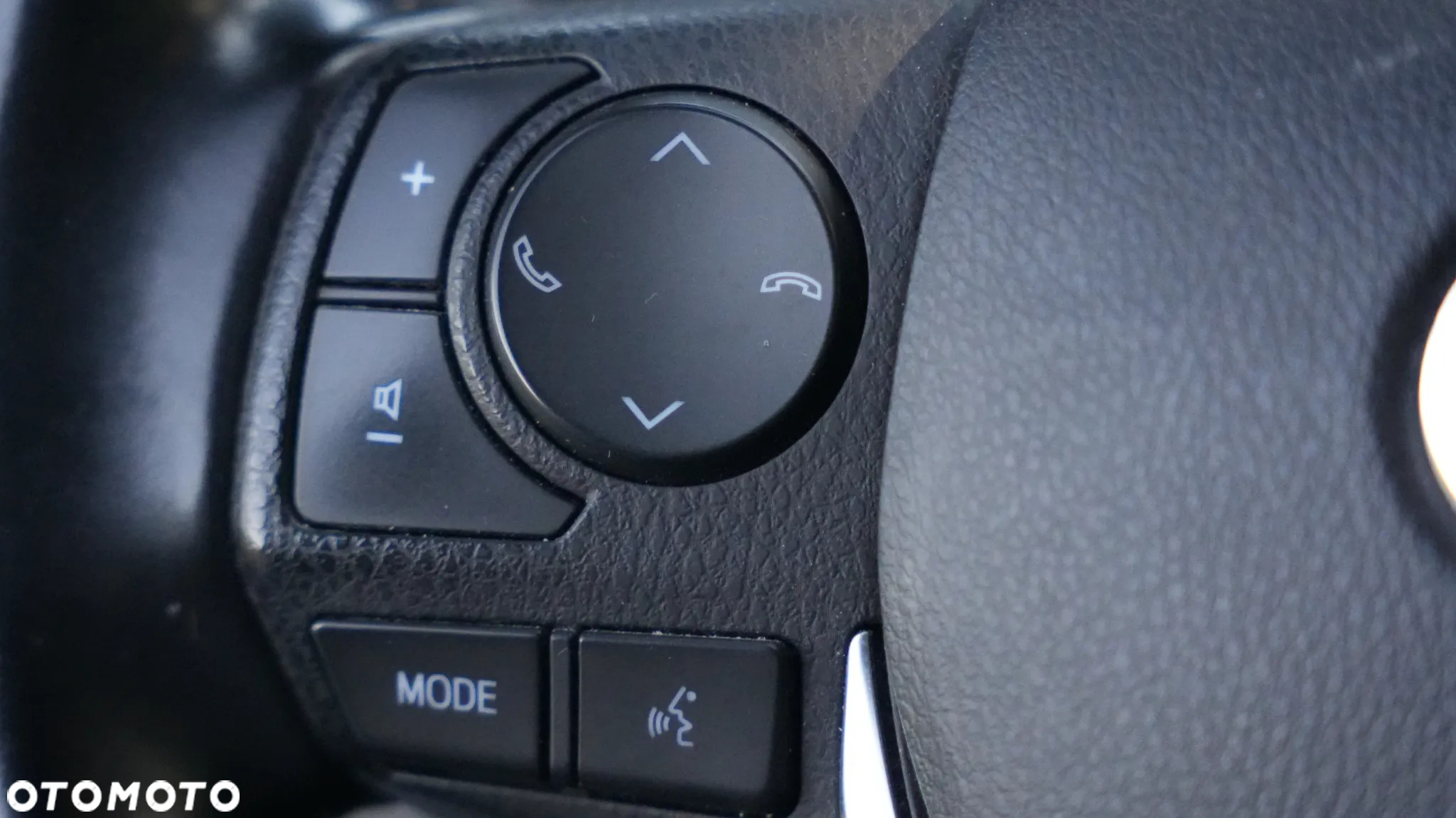 Toyota Auris Hybrid 135 Prestige - 26