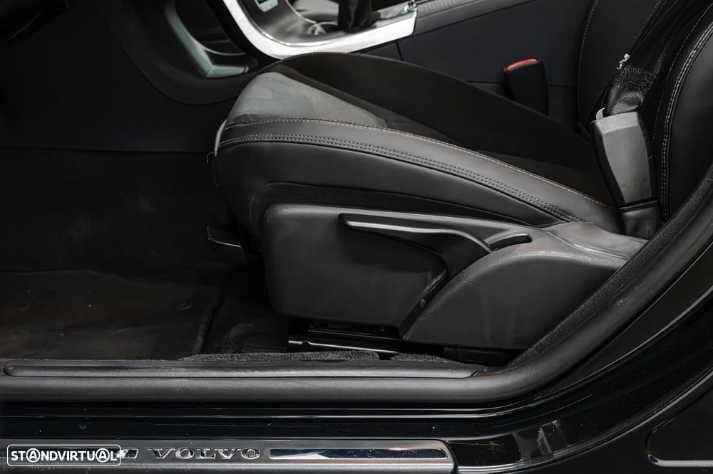 Volvo V60 2.0 D4 Momentum Start/Stop - 17