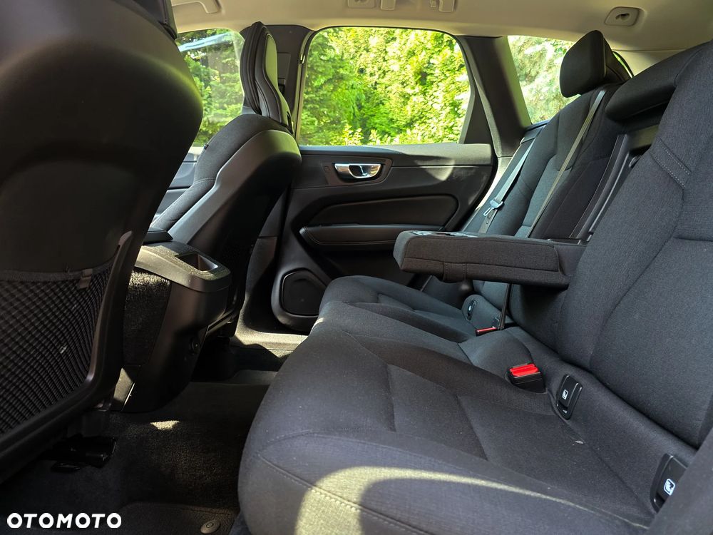 Volvo XC 60 B4 D Momentum Pro - 29