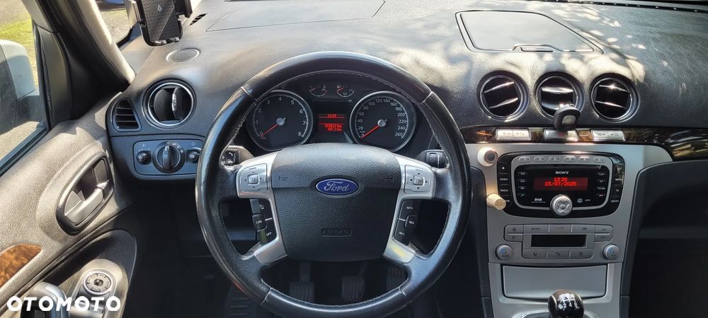 Ford Galaxy 2.0 Ghia - 21