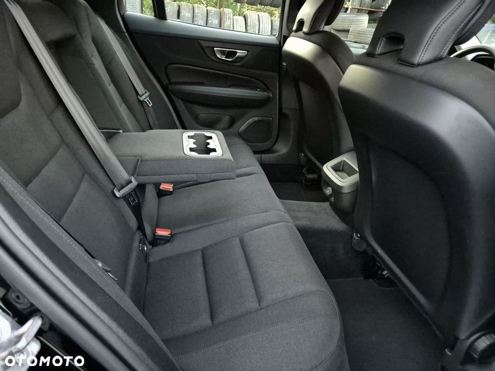 Volvo V60 B4 D Geartronic Momentum Pro - 24