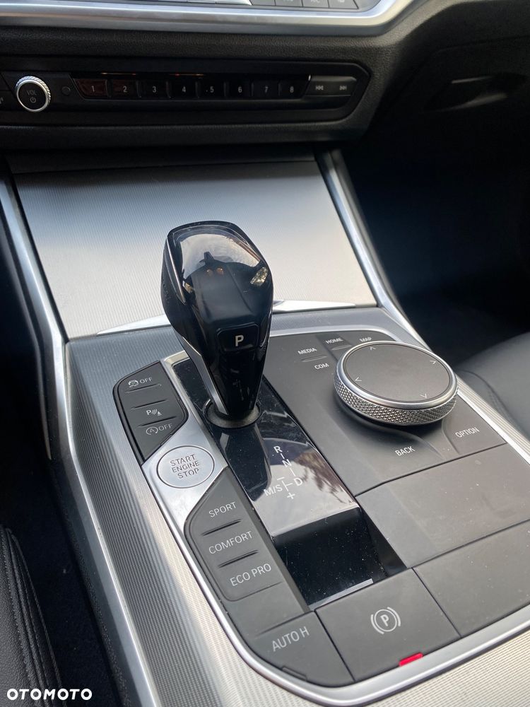 BMW Seria 3 318d Edition M Sport Shadow - 16