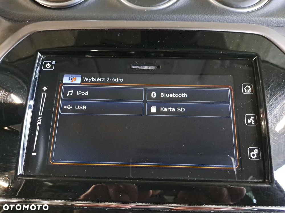 Suzuki Vitara 1.0 Boosterjet Premium 4WD - 23