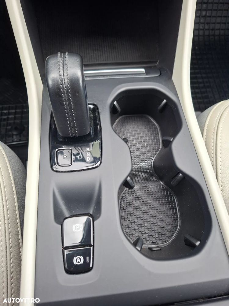 Volvo XC 40 D3 AWD Momentum Pro - 10