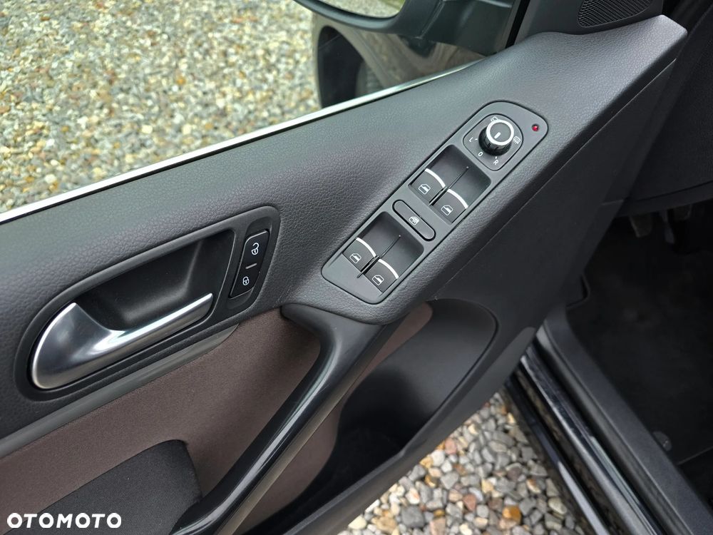 Volkswagen Tiguan 2.0 TDI DPF BlueMotion Technology Lounge Sport & Style - 4