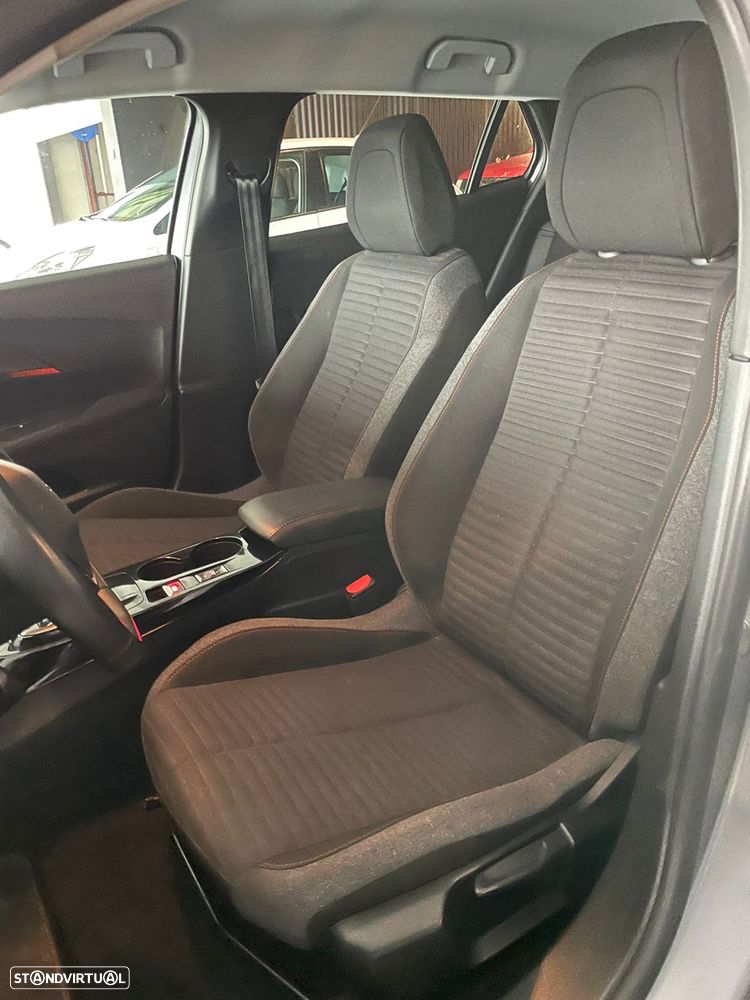 Peugeot e-2008 Allure+ - 13