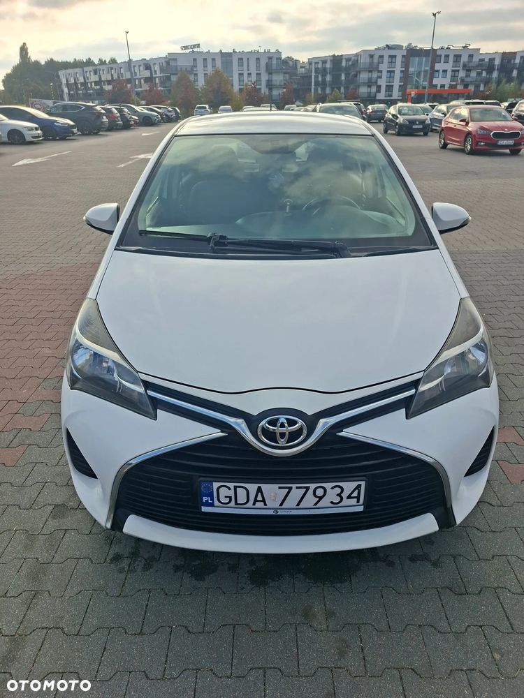 Toyota Yaris 2015 photo 2