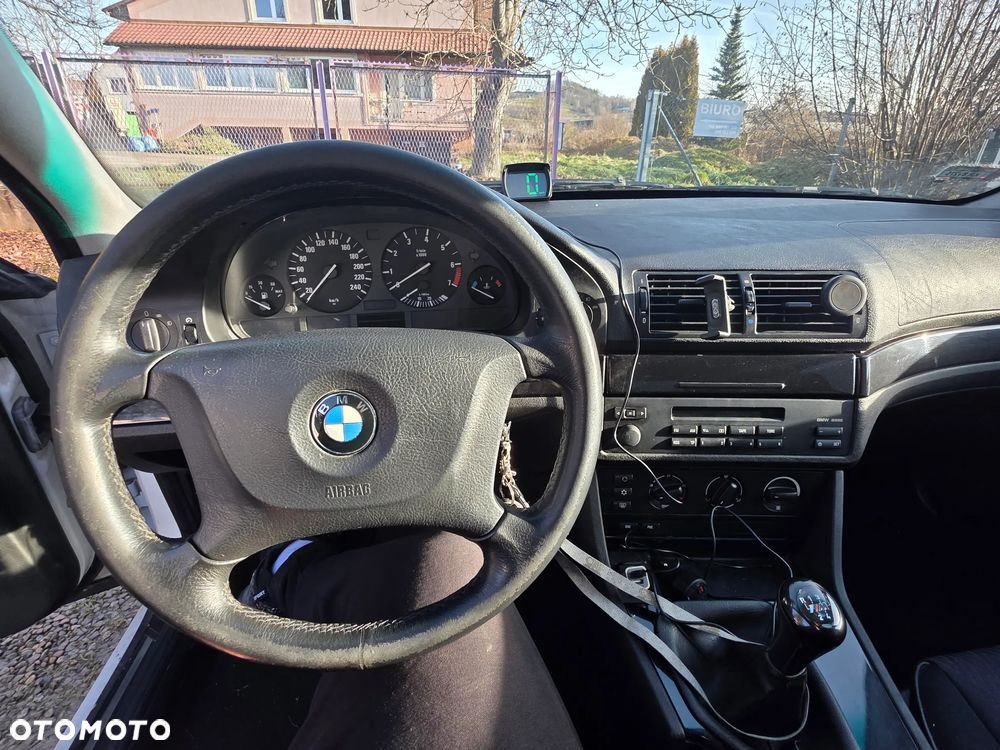 BMW Seria 5 545i - 16