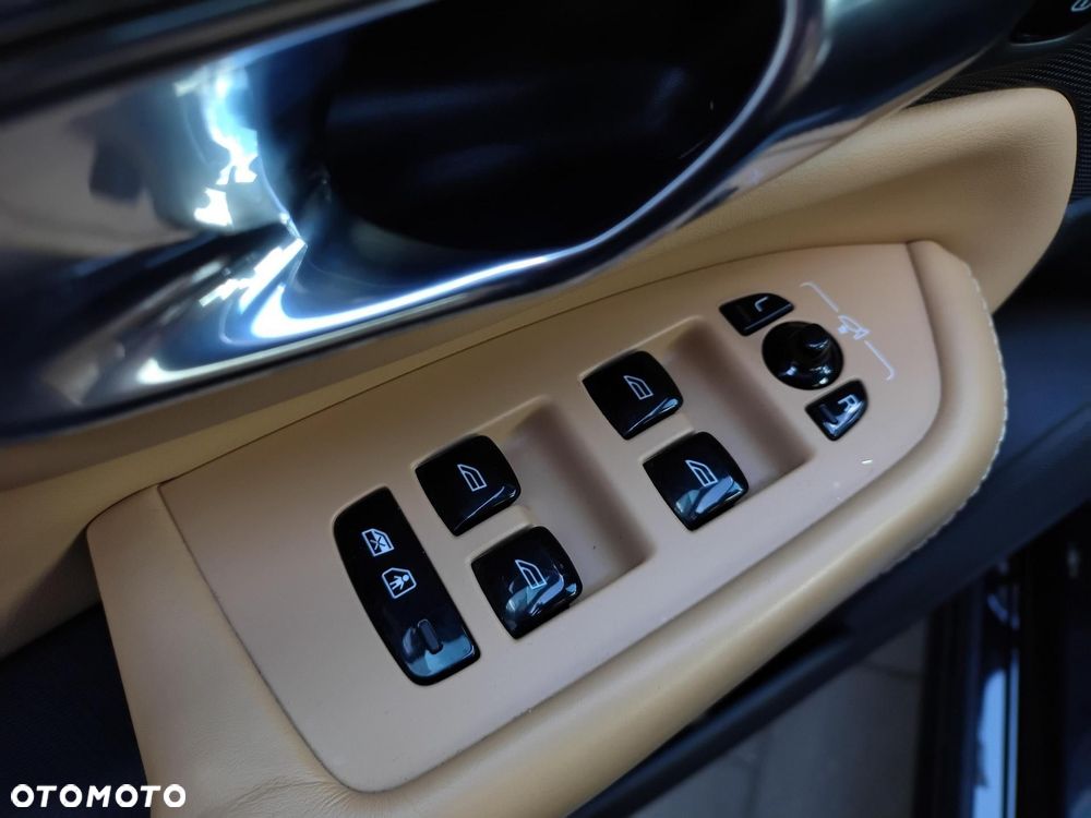 Volvo XC 90 - 12