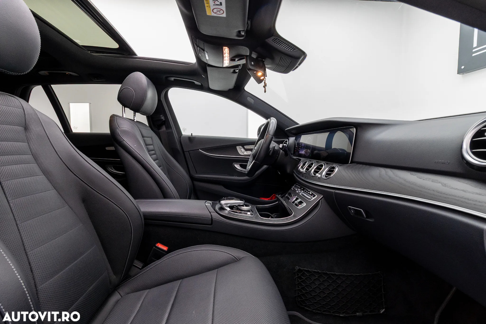 Mercedes-Benz E 220 d 4Matic 9G-TRONIC Avantgarde - 23