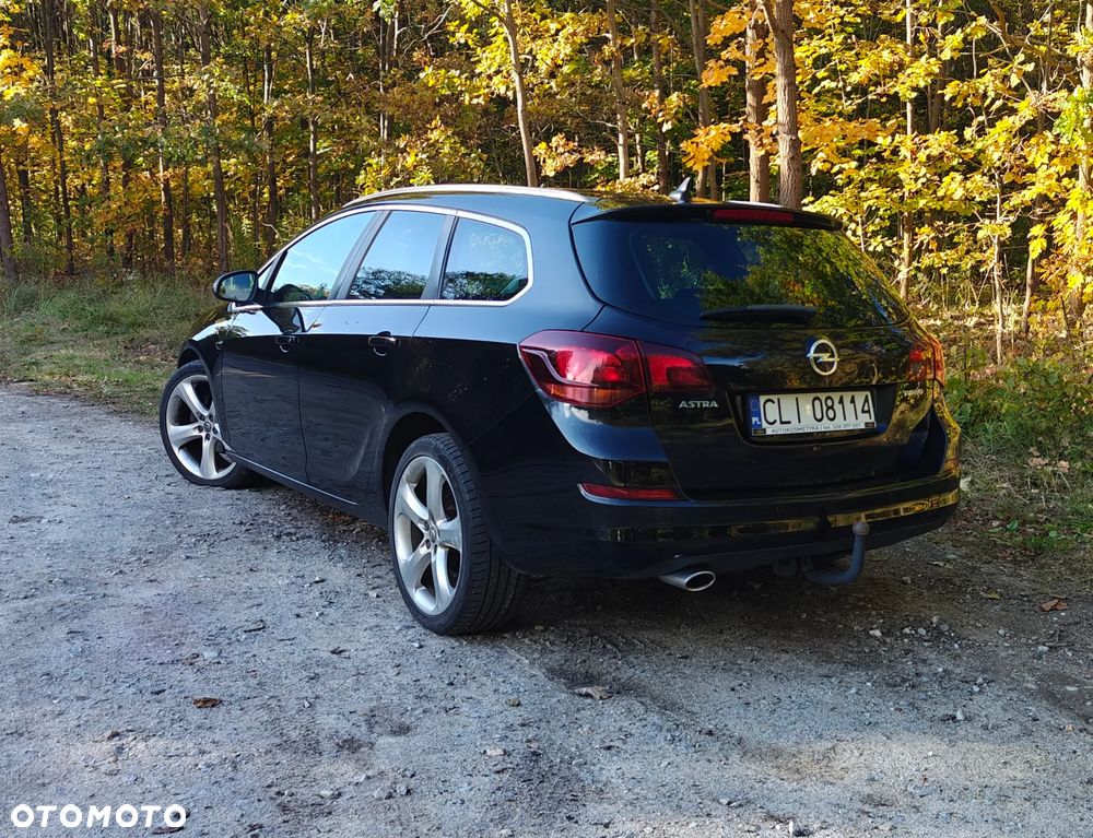 Opel Astra 2011 photo 3