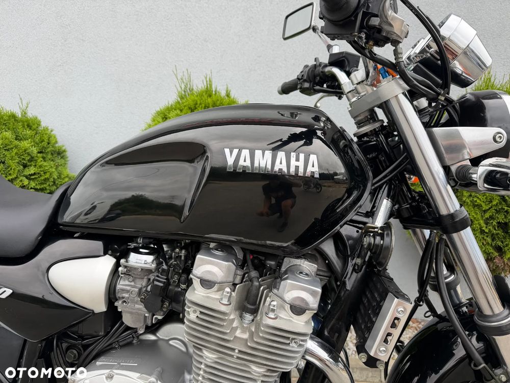 Yamaha XJR - 18