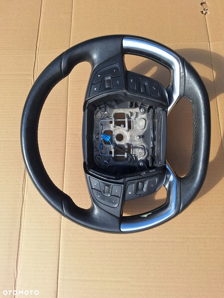 KIEROWNICA MULTIFUNKCYJNA DS5 - 6