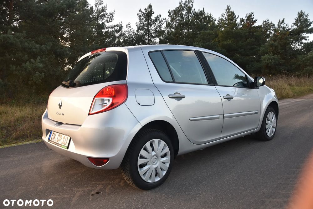 Renault Clio - 2