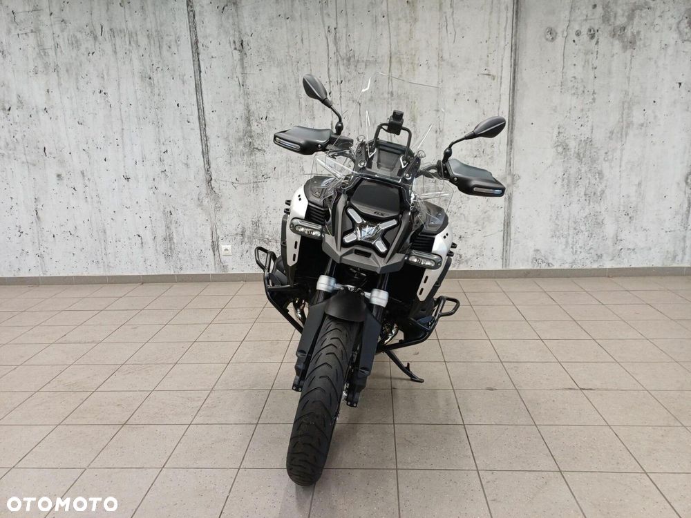 BMW R - 8
