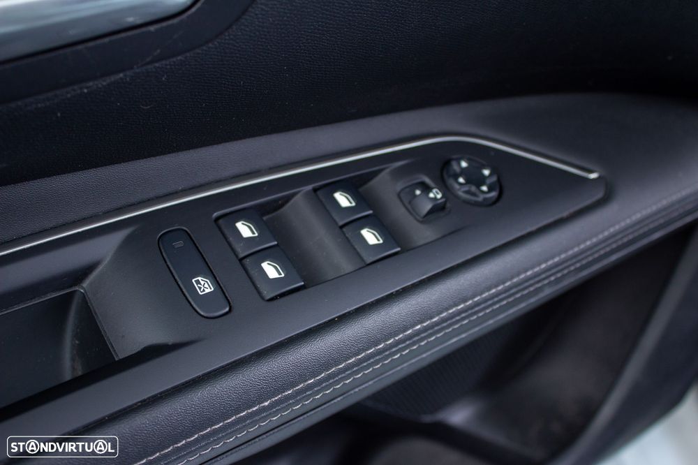 Peugeot 3008 1.2 PureTech Allure EAT8 - 28