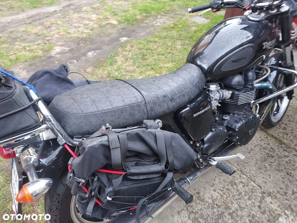 Triumph Bonneville - 3