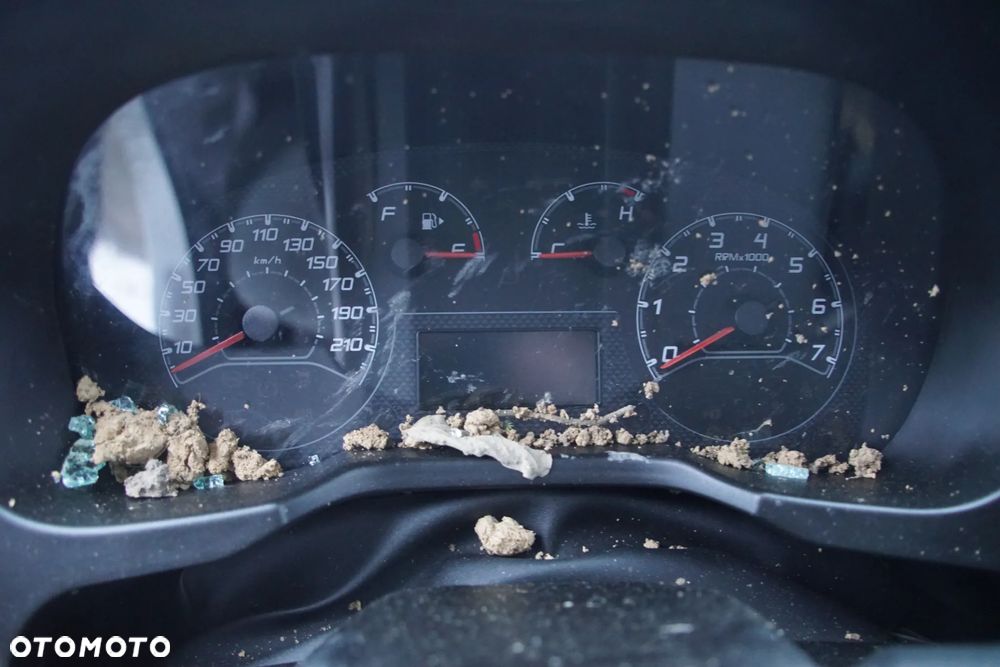 Auto na części - Fiat Fiorino III Lift 1.3 Multijet 73504436 46342387 249 2022R Silnik Skrzynia Drzwi Maska Błotnik Zderzak Szyba Lampa Klamka Deska Kokpit Sterownik Moduł Czujnik Licznik Wyświetlacz Panel Kierownica - 12