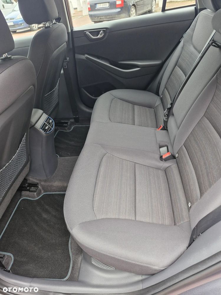 Hyundai IONIQ Hybrid Business - 17