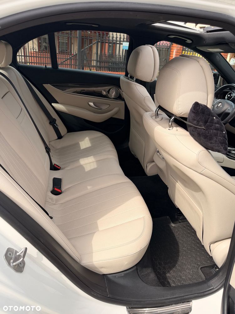 Mercedes-Benz Klasa E 300 9G-TRONIC AMG Line - 34