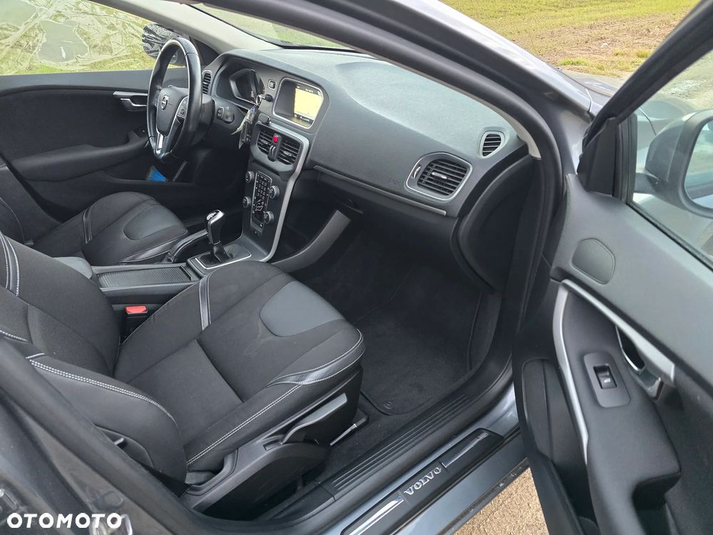 Volvo V40 D2 Drive-E Momentum - 8