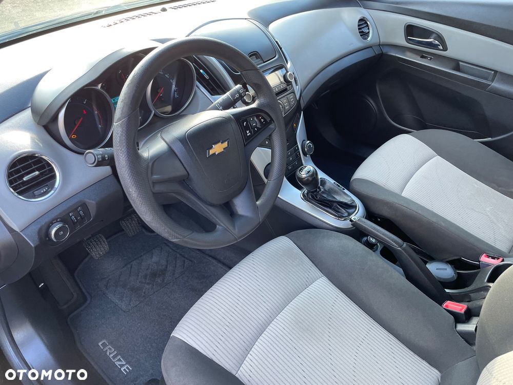 Chevrolet Cruze 1.7 LT - 10