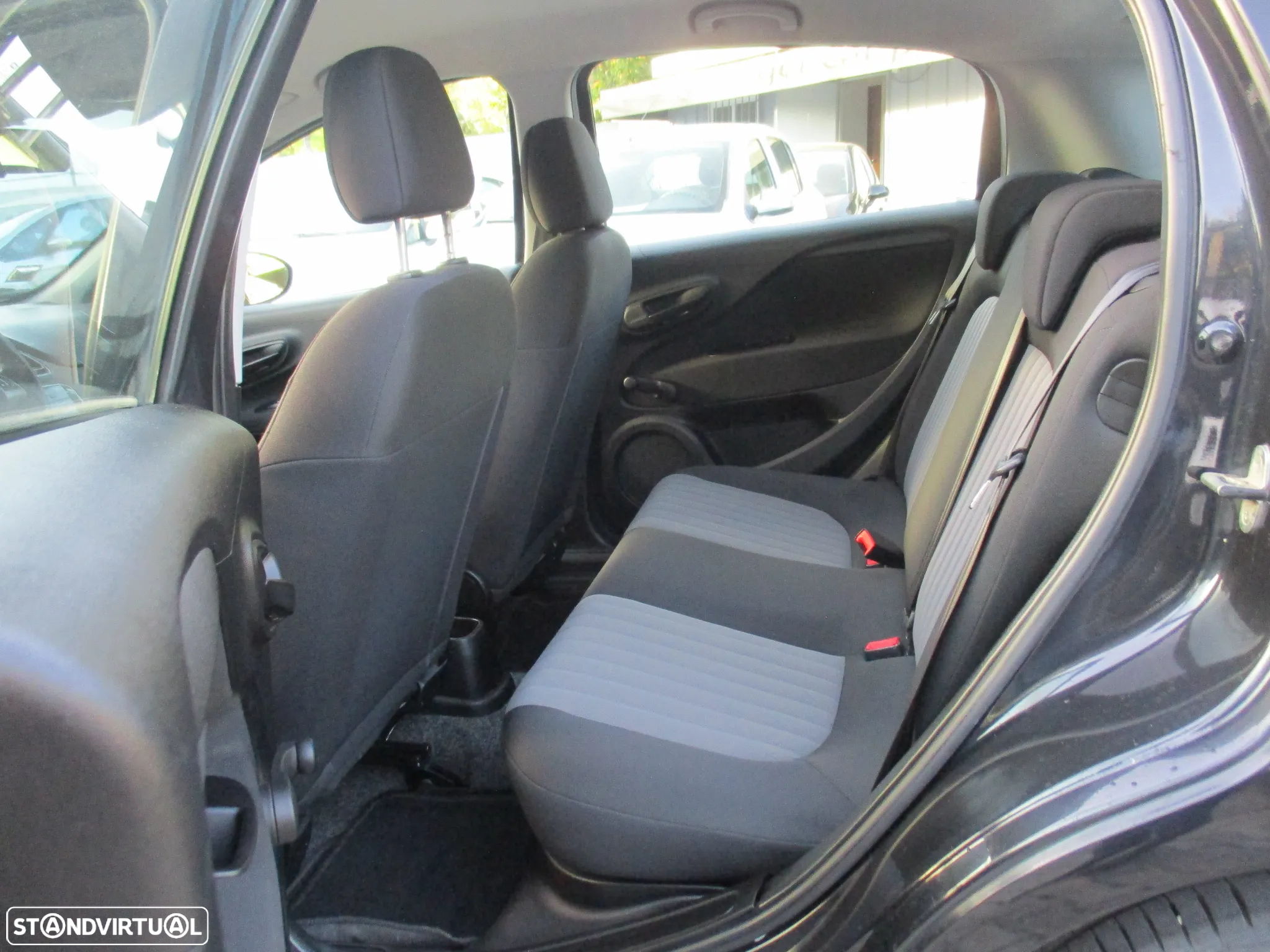 Fiat Punto 1.3 M-Jet Lounge S&S - 21