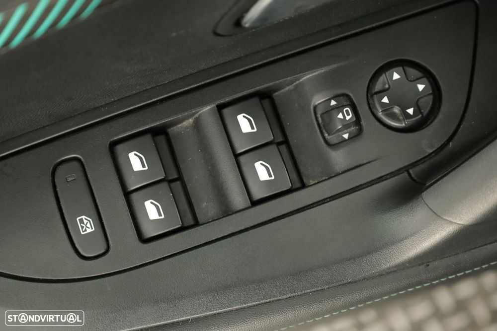 Peugeot 2008 1.2 PureTech Allure Pack EAT8 - 20