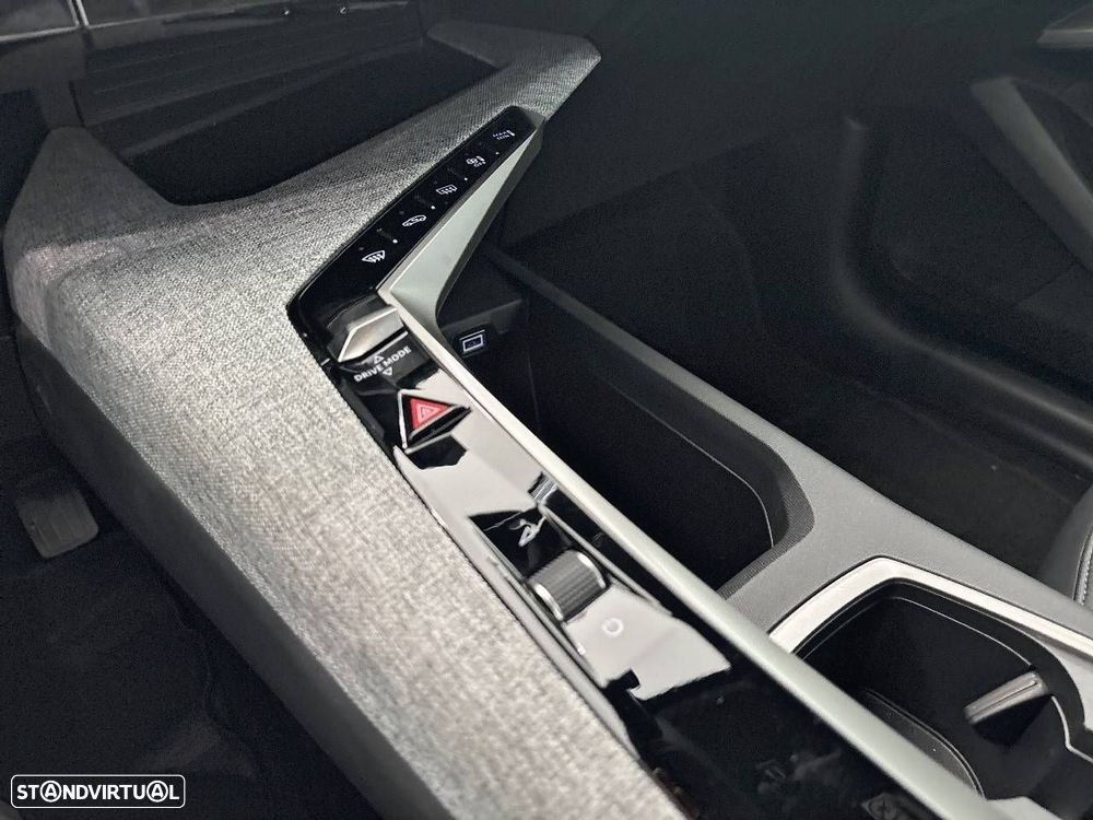 Peugeot 3008 1.2 Hybrid Allure e-DCS6 - 19