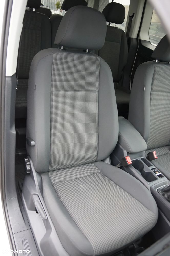Volkswagen Caddy 2.0 TDI Comfortline 4Motion - 26