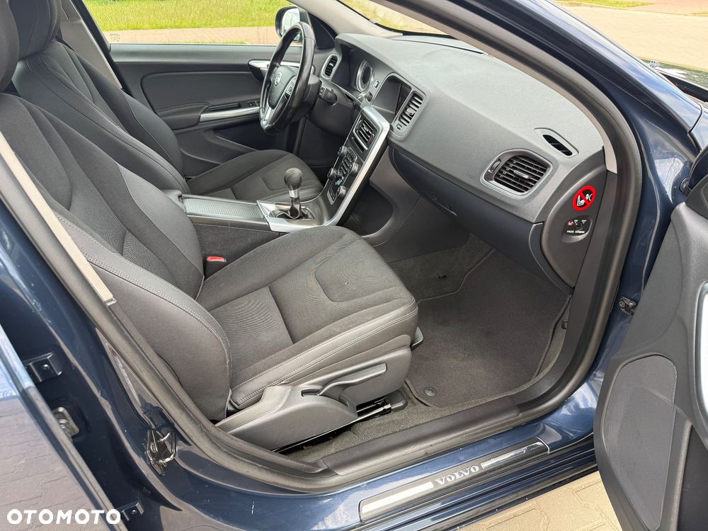 Volvo V60 D2 Momentum - 10