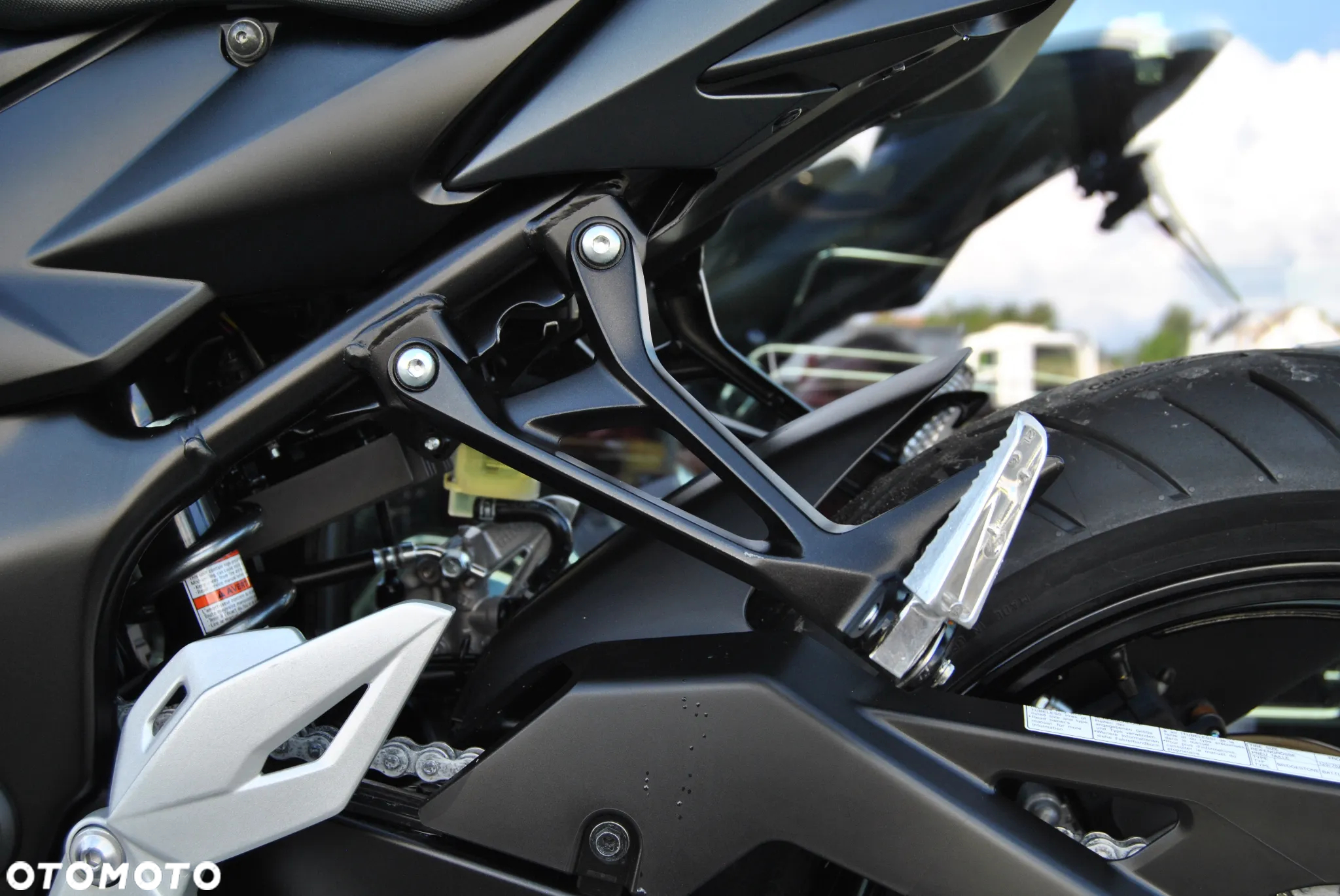 Suzuki GSR - 16
