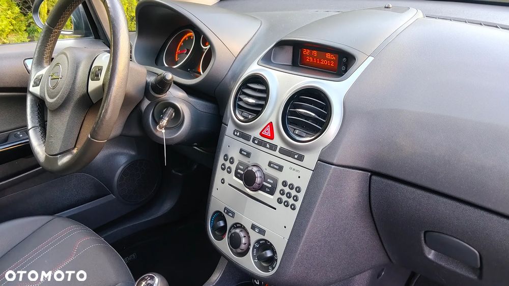 Opel Corsa 1.2 16V Cosmo - 6