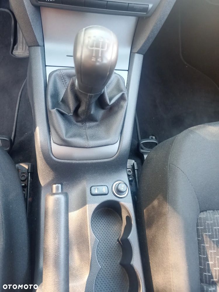 Skoda Octavia 1.6 Ambiente - 13
