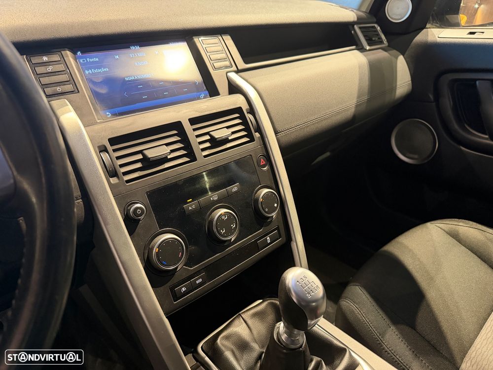 Land Rover Discovery Sport 2.0 TD4 HSE Luxury - 28