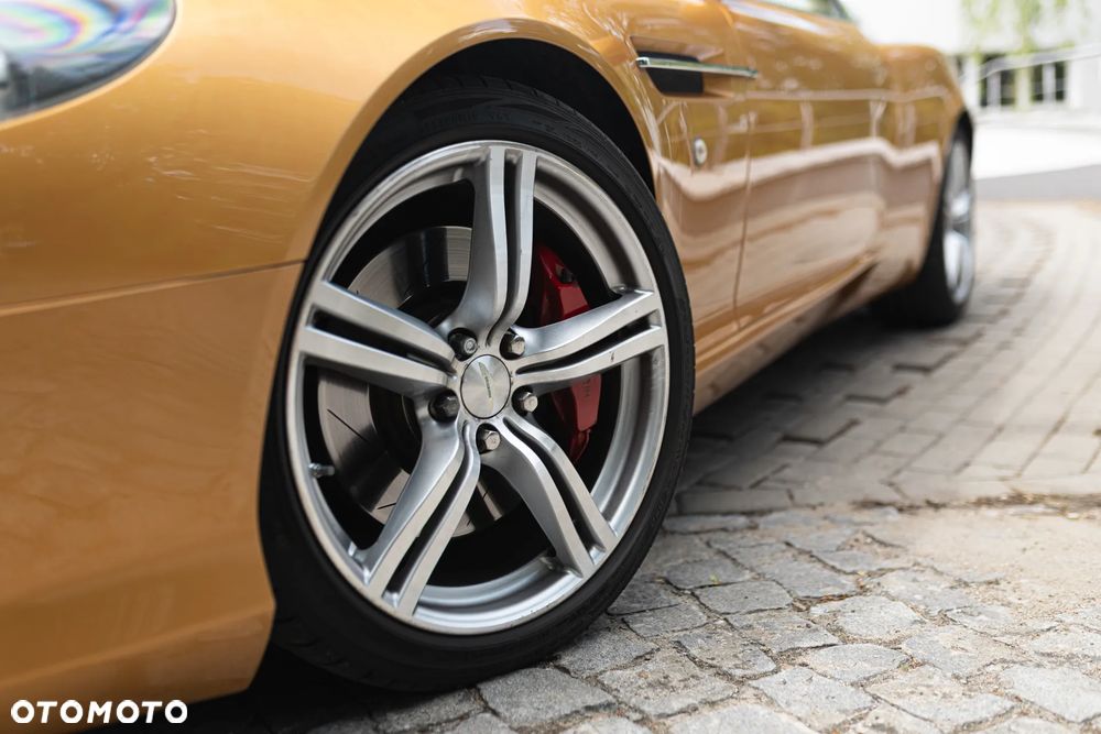 Aston Martin DB9 Touchtronic - 5