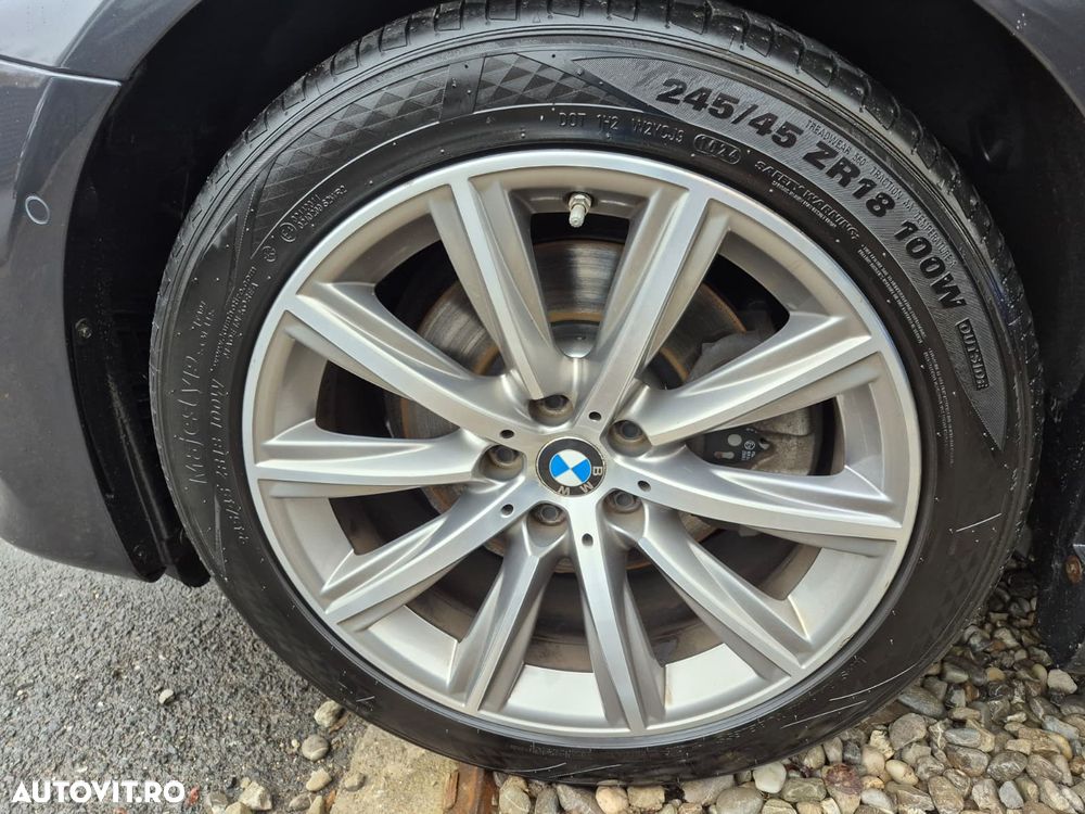 BMW Seria 5 520i Aut. Luxury Line - 23
