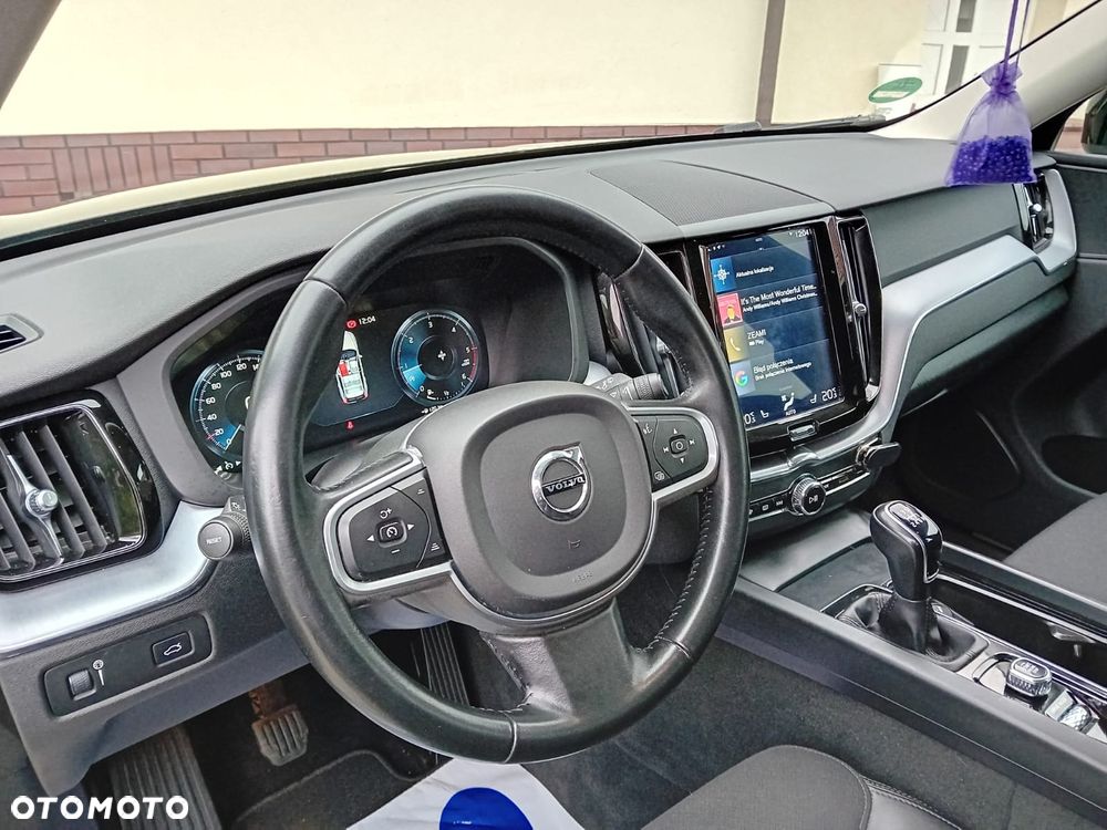 Volvo XC 60 D3 Momentum Pro - 25