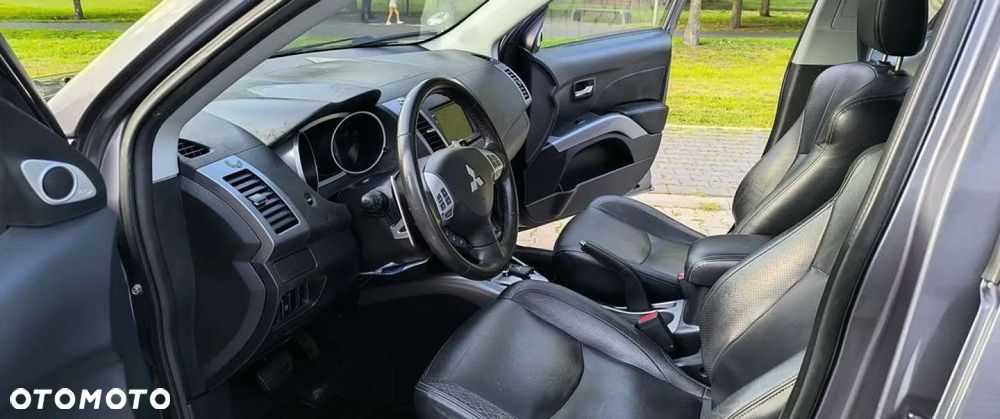 Mitsubishi Outlander - 6