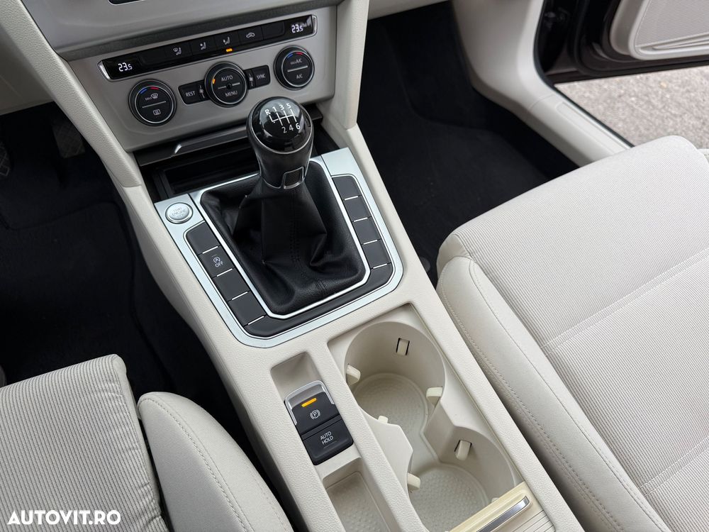 Volkswagen Passat - 21