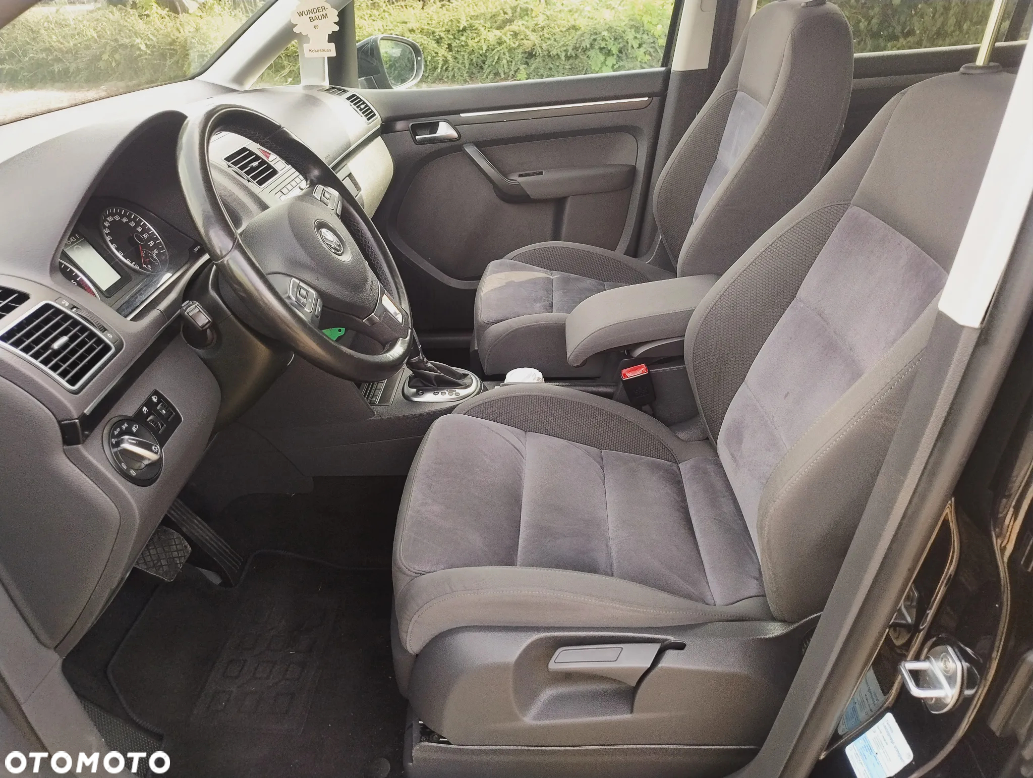 Volkswagen Touran 2.0 TDI DPF DSG Highline - 9