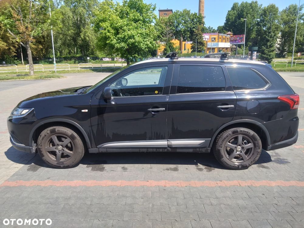 Mitsubishi Outlander 2.0 Invite + 2WD - 3