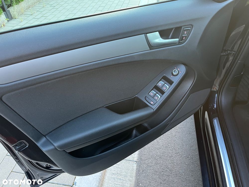 Audi A4 Avant 2.0 TDI DPF clean diesel multitronic Ambiente - 23