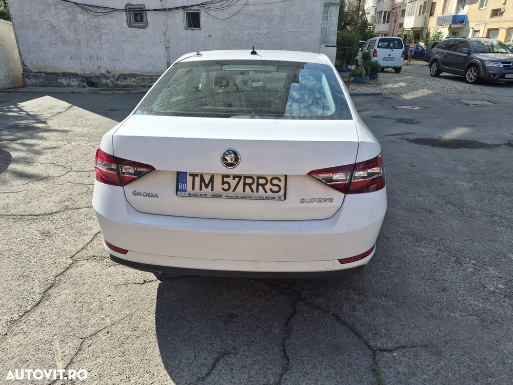 Skoda Superb 2.0 TDI DSG Style - 4
