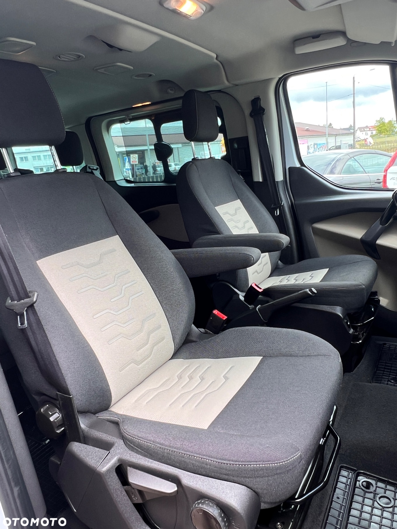 Ford Tourneo Custom 2.0 EcoBlue L1 Titanium - 17